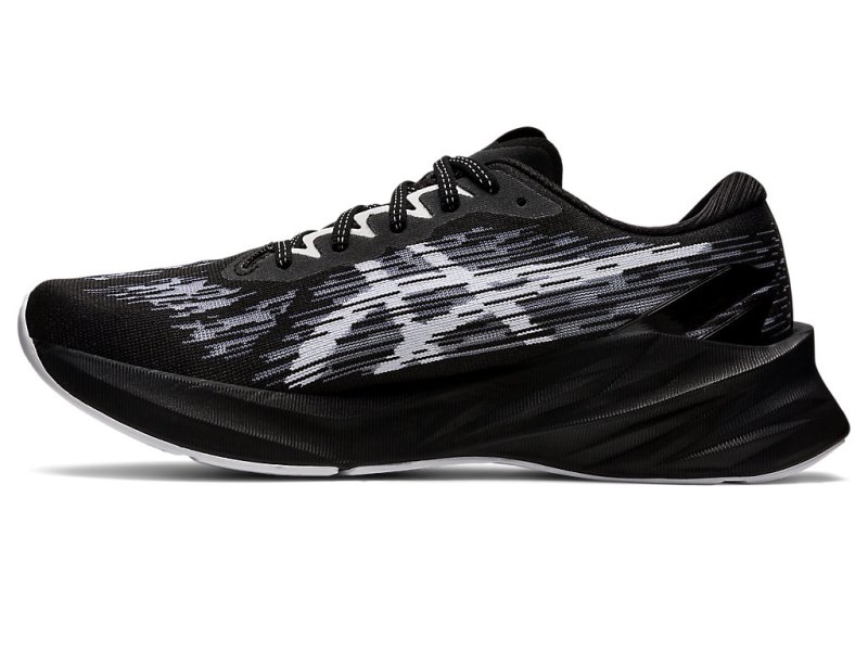 Asics Novablast 3 メンズ ランニングシューズ 黒 白 | JP5840-549