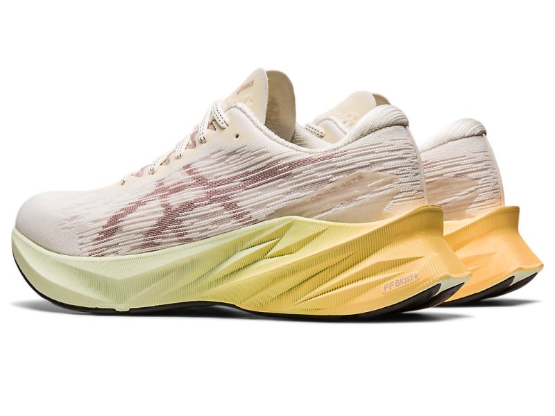 Asics Novablast 3 レディース ランニングシューズ Weiß ライトコーラル 色 | JP5364-170