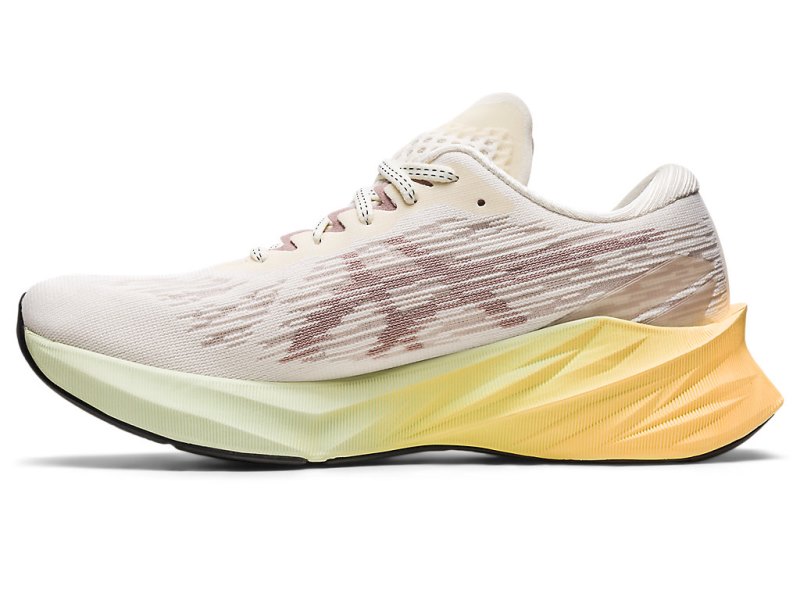 Asics Novablast 3 レディース ランニングシューズ Weiß ライトコーラル 色 | JP5364-170
